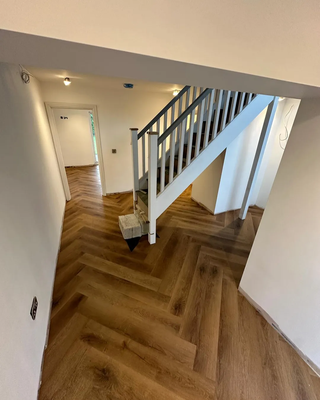 Кварцвиниловая плитка "Invictus" Royal Oak Mocca (406*102*2мм) — купить в Пензе